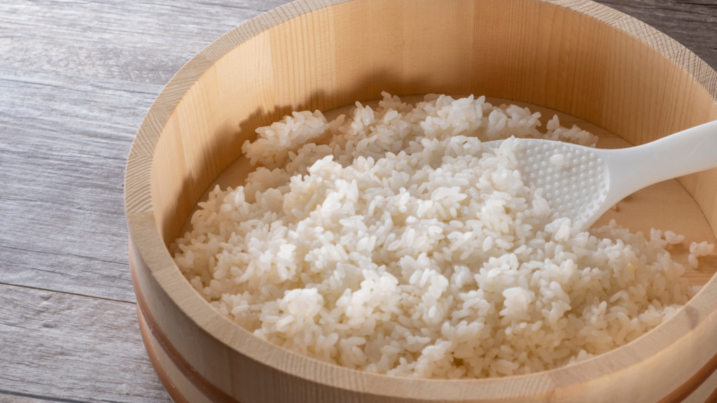 stermed rice in a sushi-oke