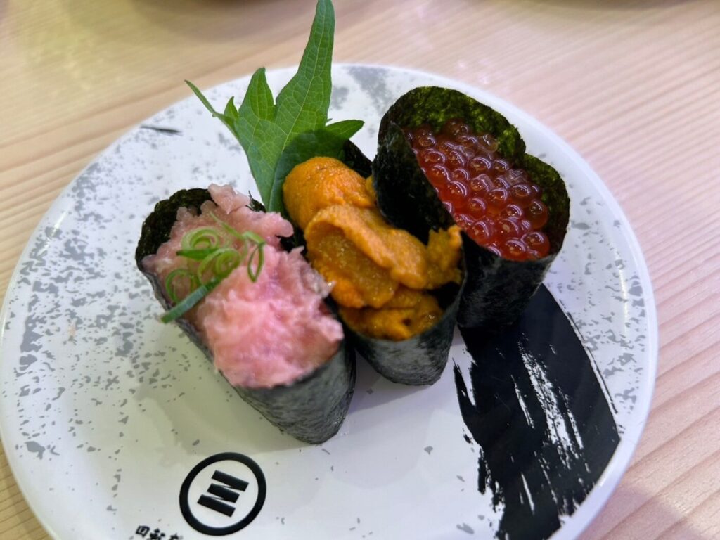 sushi Misaki meguro Gunkan sushi platter of three pieces